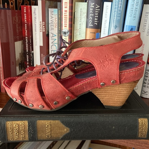 John Fluevog Shoes Low Rule Joni Sandal in Red with Purple Laces Women's Size 7 - Picture 5 of 14